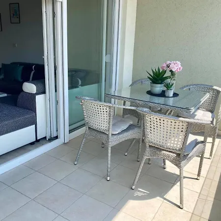 Modern With Garage Апартаменти *