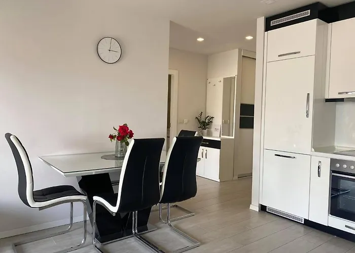 Διαμέρισμα Modern With Garage *