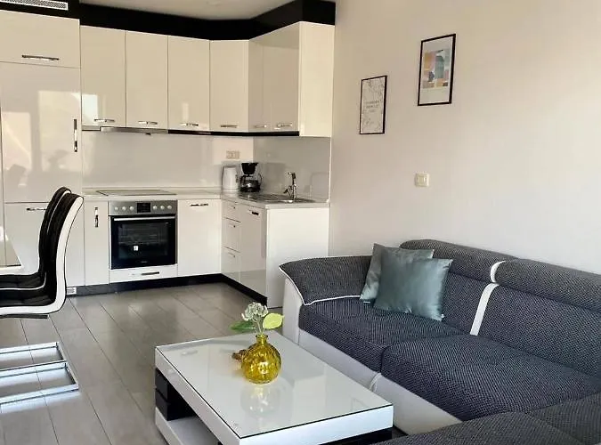 Διαμέρισμα Modern With Garage *