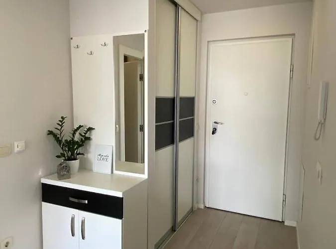 Modern With Garage * Μακάρσκα