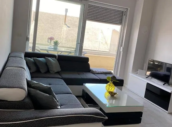 Modern With Garage Διαμέρισμα