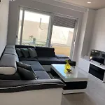 Modern With Garage Appartement