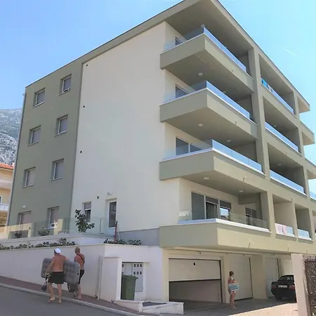 Appartement Modern With Garage Makarska