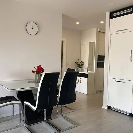 Apartment Modern With Garage *