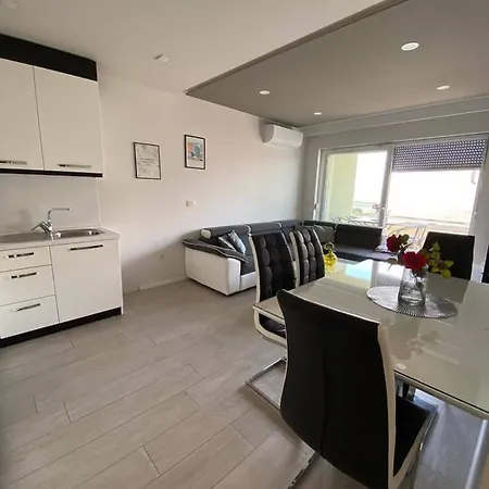 Apartment Modern With Garage