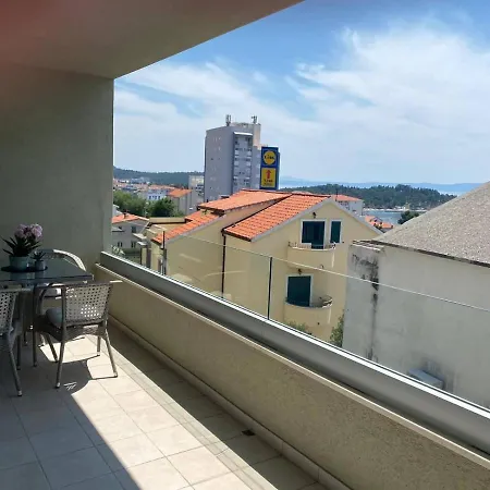 Апартаменти Modern With Garage *