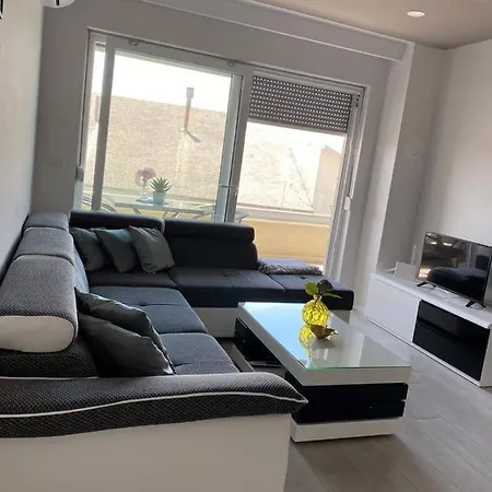 Modern With Garage Appartement