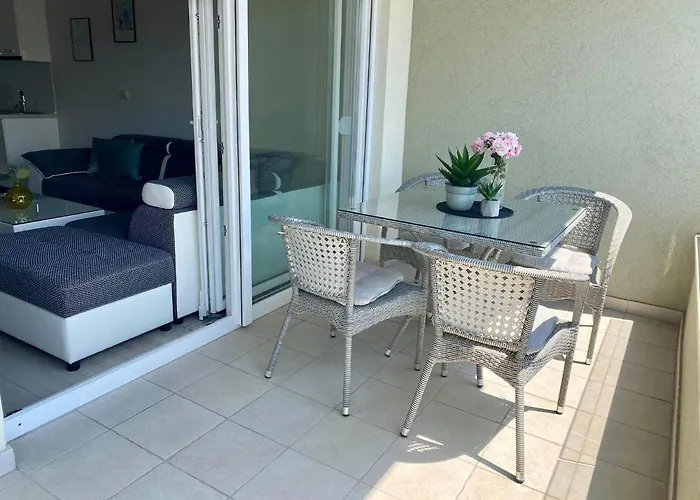 Modern With Garage Apartment *