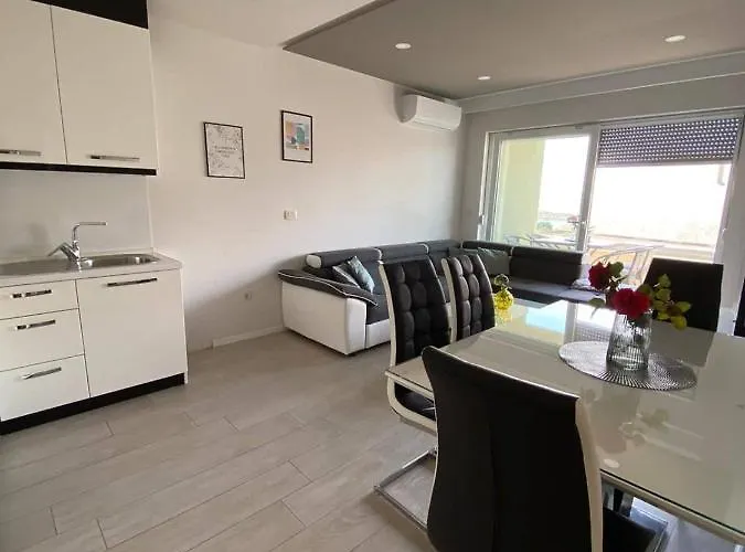 Apartment Modern With Garage