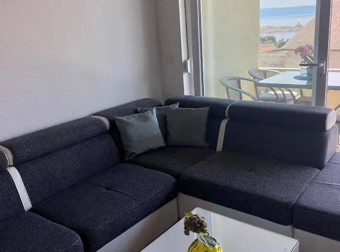 Apartment Modern With Garage