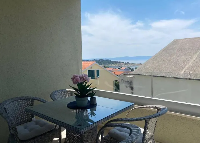 Modern With Garage Apartment *